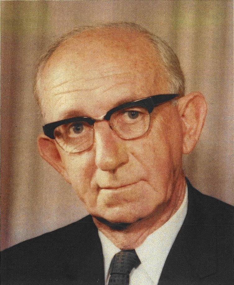 Lima: Dos fotos (retratos) de los 1950s y 1960s.
Sub-Gerente del Departamento de Ingeniería de Grace y Cía. (Peru).
La segunda foto retrato mencionada inicia la biografía arriba a la derecha. James Leroy Griffin