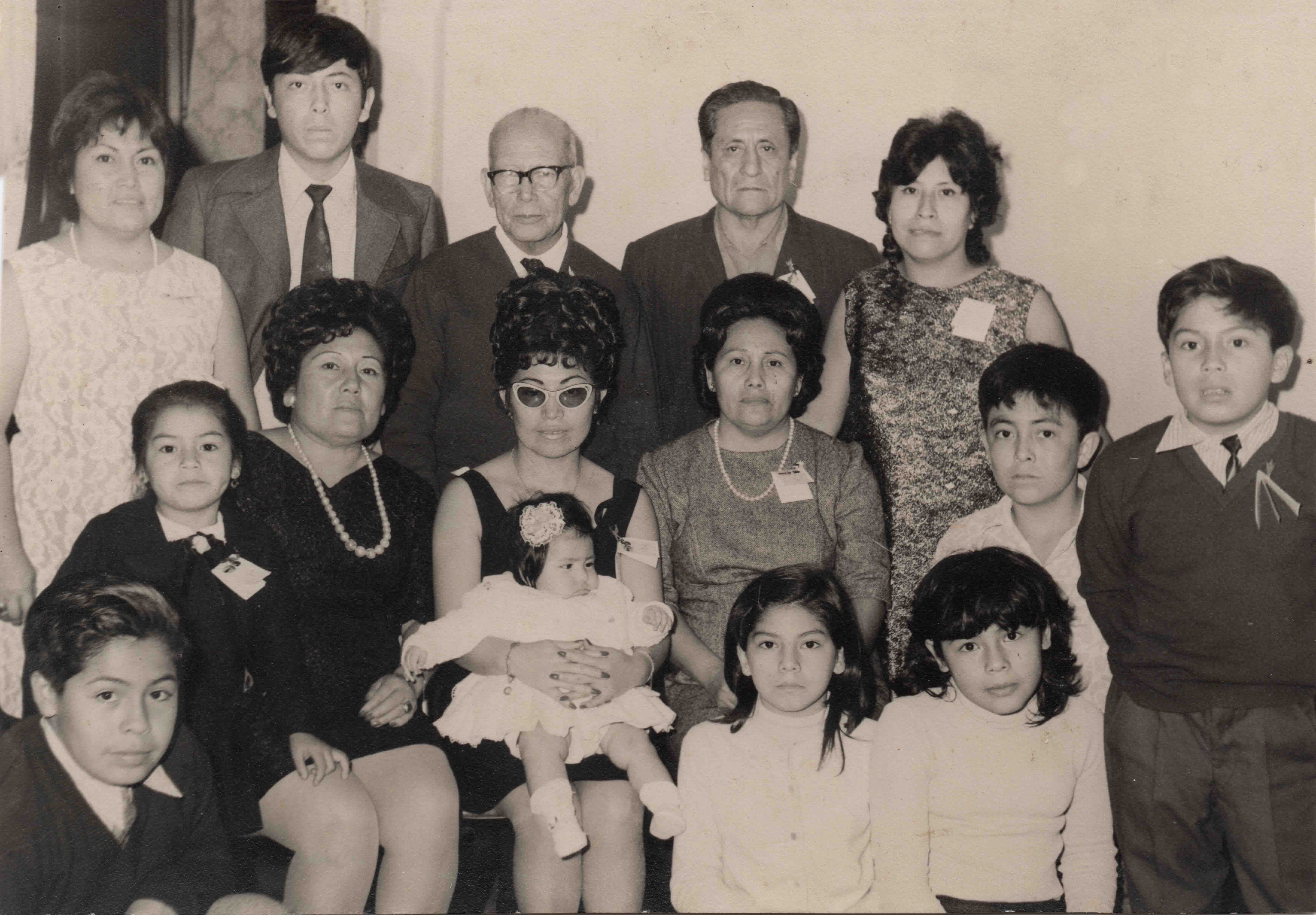 Don Aníbal Reyna Castillo rodeado del amor
y cariño de toda su familia, era 1972. Aníbal Reyna Castillo